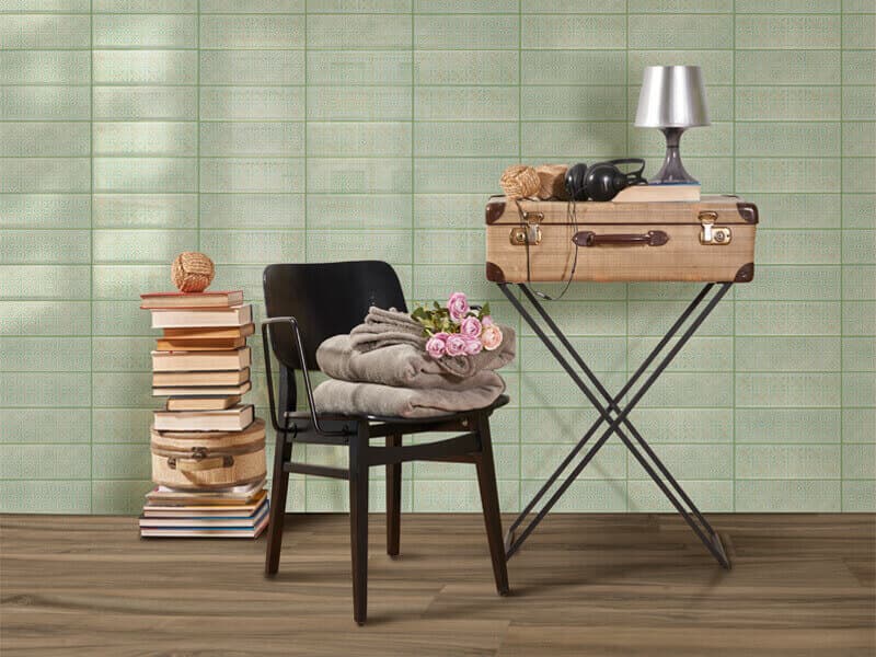 Sala clásica con brick y juntas verdes