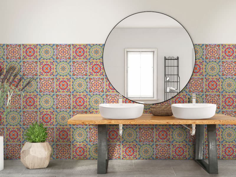 Baño con diseño alegre tipo mandala