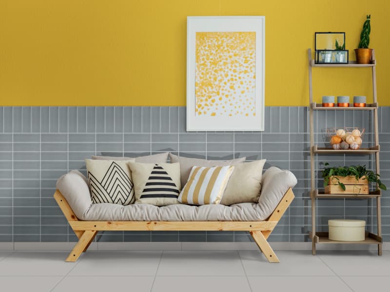 Sala con diseño colorido y bricks