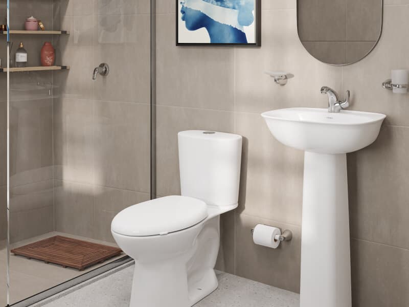 Baño moderno sencillo en tono café