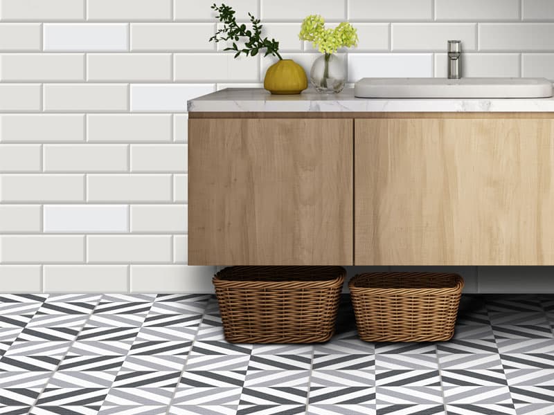 Baño en tonos blancos y negros