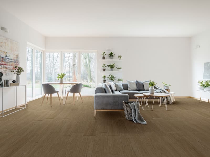 Sala con estilo minimalista y piso PORCELANATO®