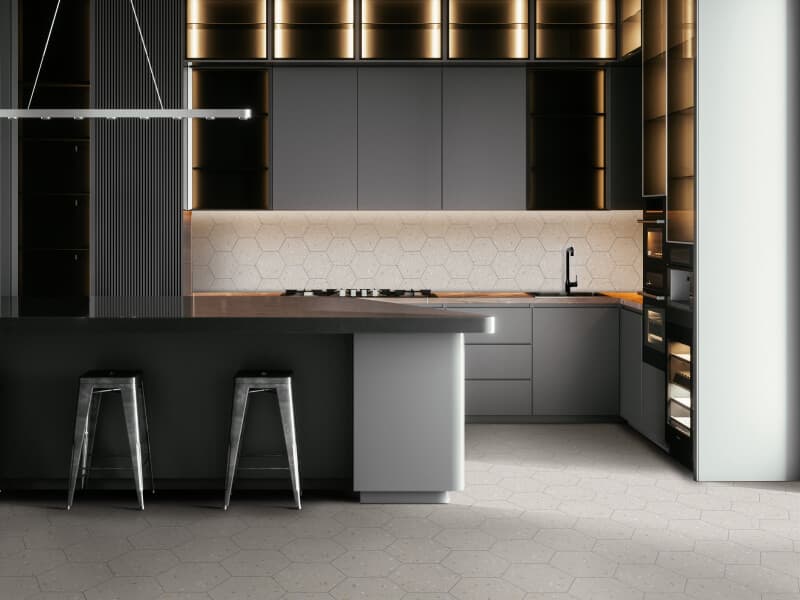 Cocina elegante en tonos oscuros