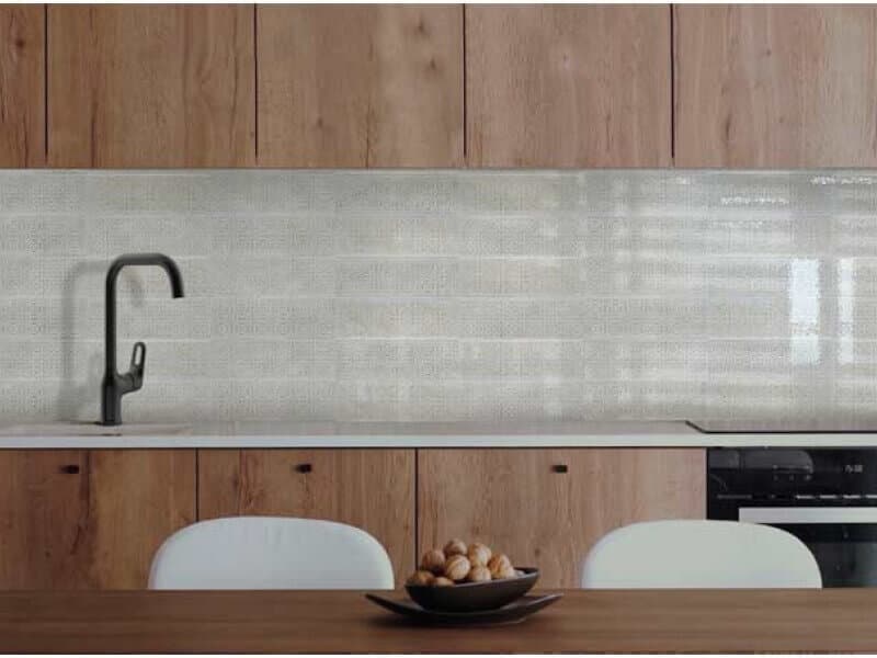 Cocina organizada con salpicadero en Bricks