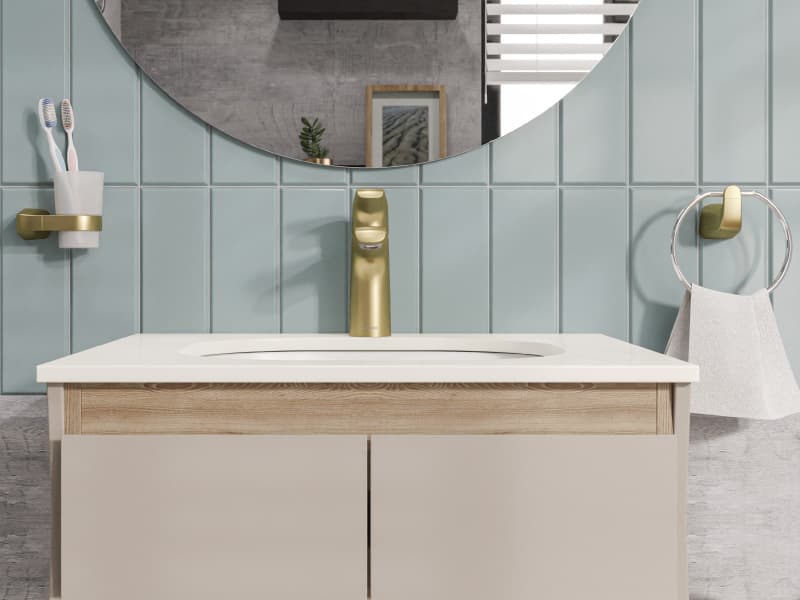 Tocador de baño con accesorios dorados