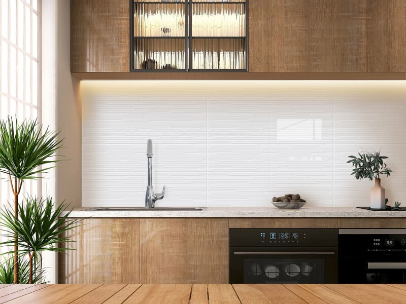 Salpicadero para cocina en madera en tono claro