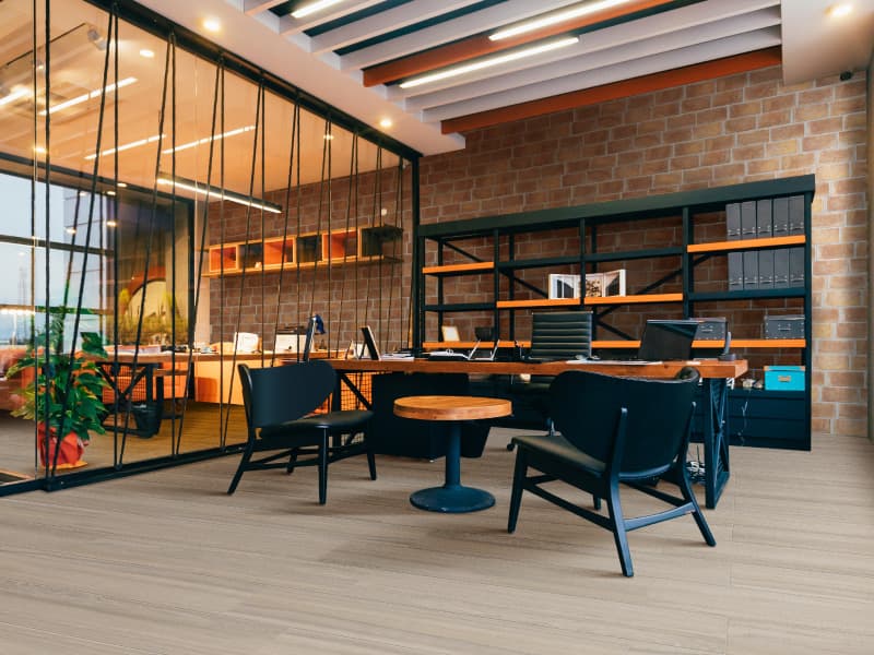 Oficina estilo industrial con Piso Porcelanato®