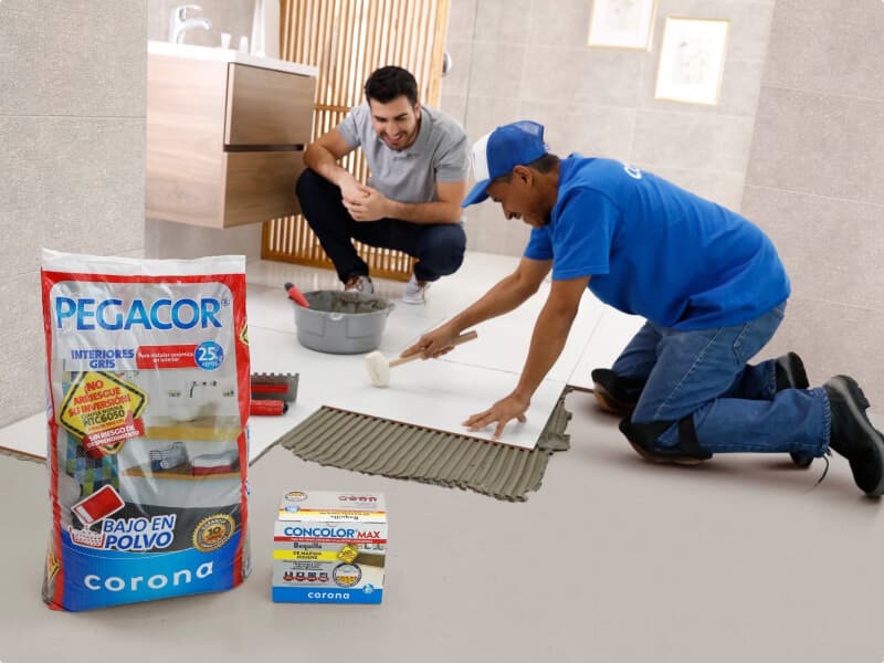 Cliente a gusto con el servicio de instalación ofrecido por Corona